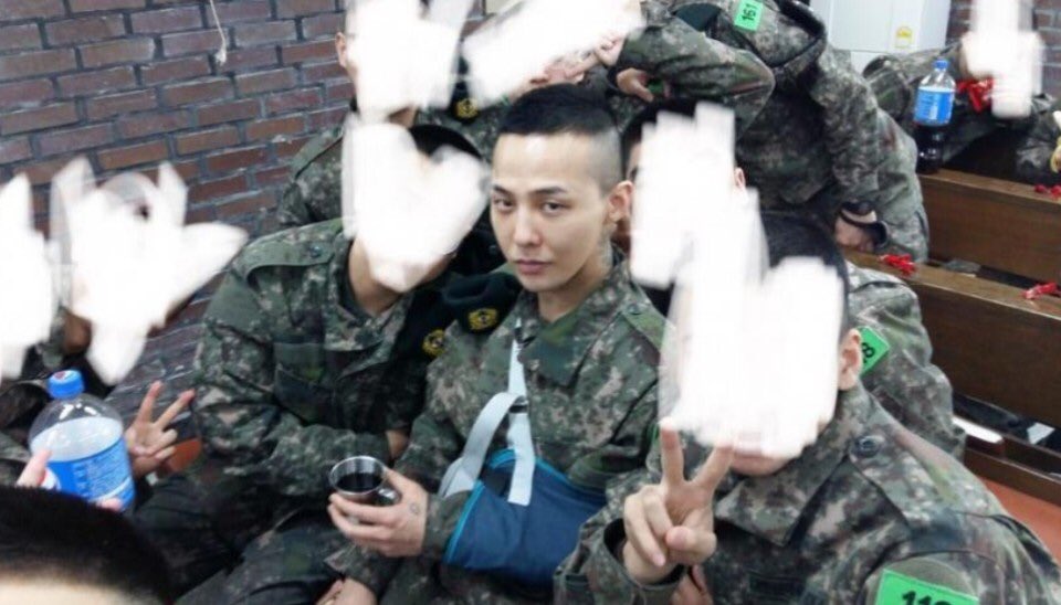 Army Camp pics of Taeyang and G-Dragon (5)