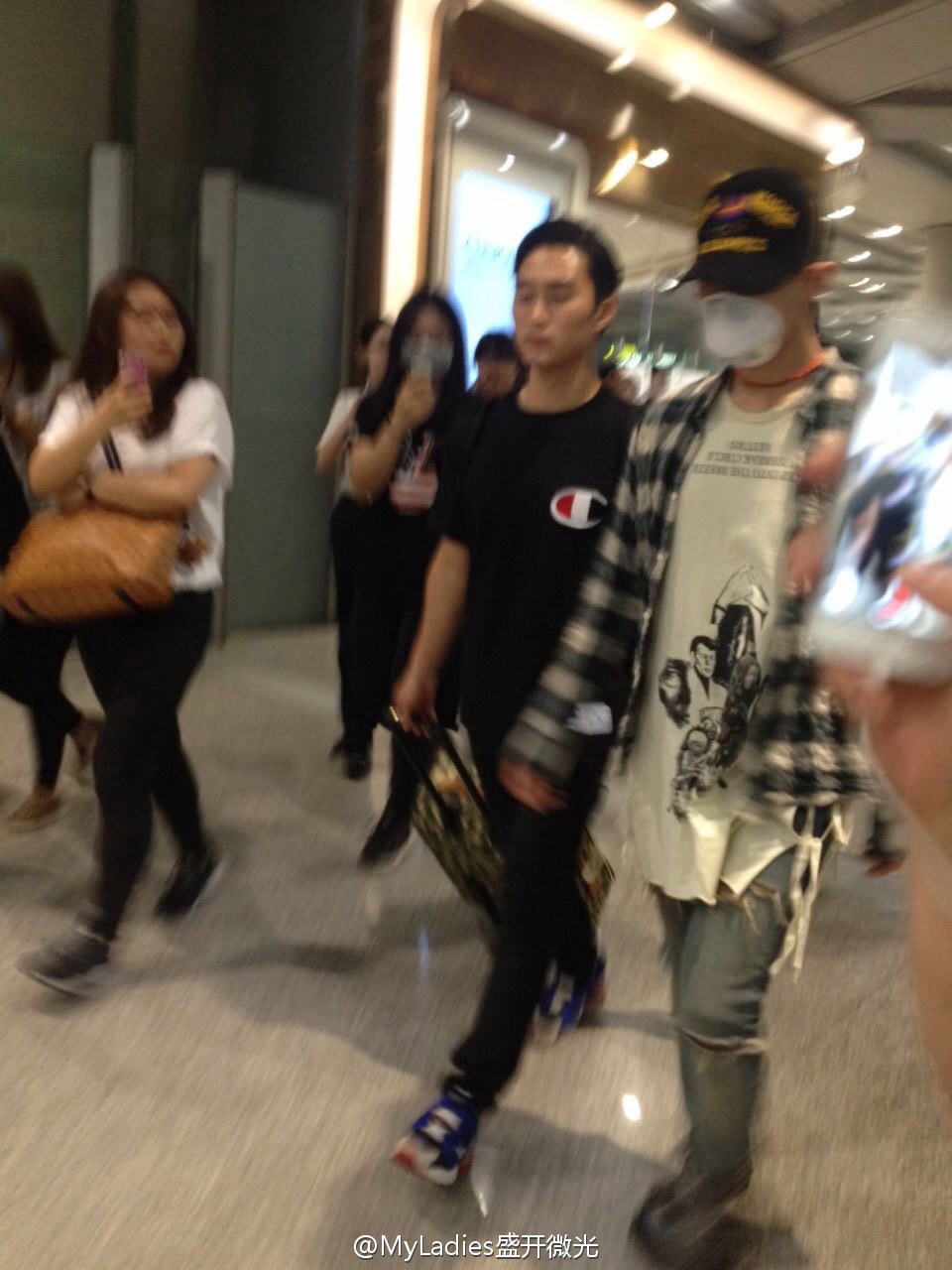 BIGBANG - Beijing Airport - 05jun2015 - G-Dragon - MyLadies???? - 01.jpg