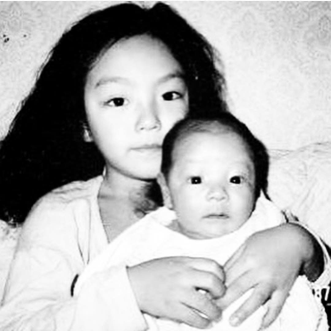 TOP Instagram Nov 4, 2016 7:41pm with my sister