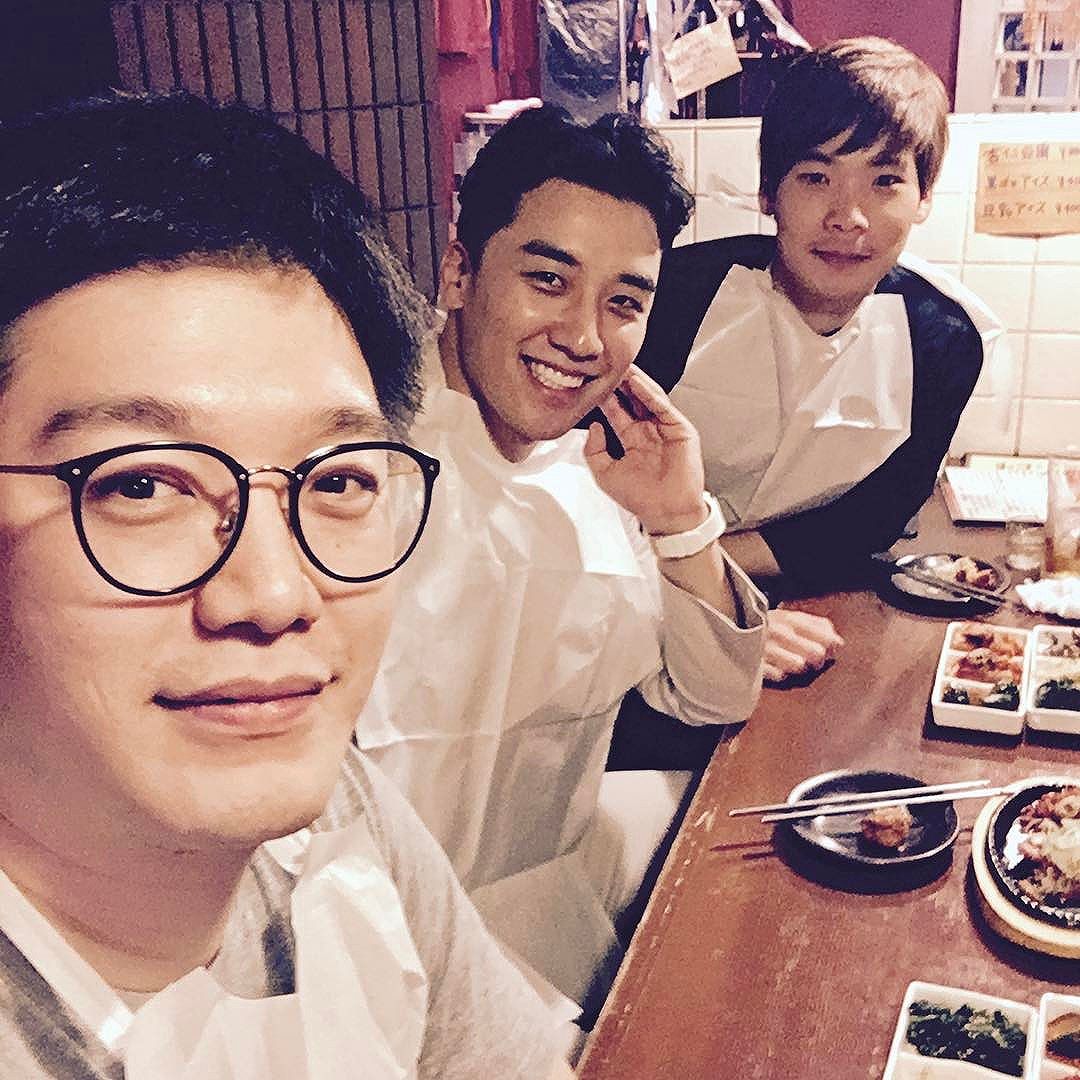 Seungri Instagram May 15, 2017 10:16am YG korea  & YG japan  うちのマネジャーと スンドゥブ 食べた 두부두부 순두부