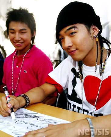 Video | Photos] Big Bang's first fan sign event on Sept 2, 2006 