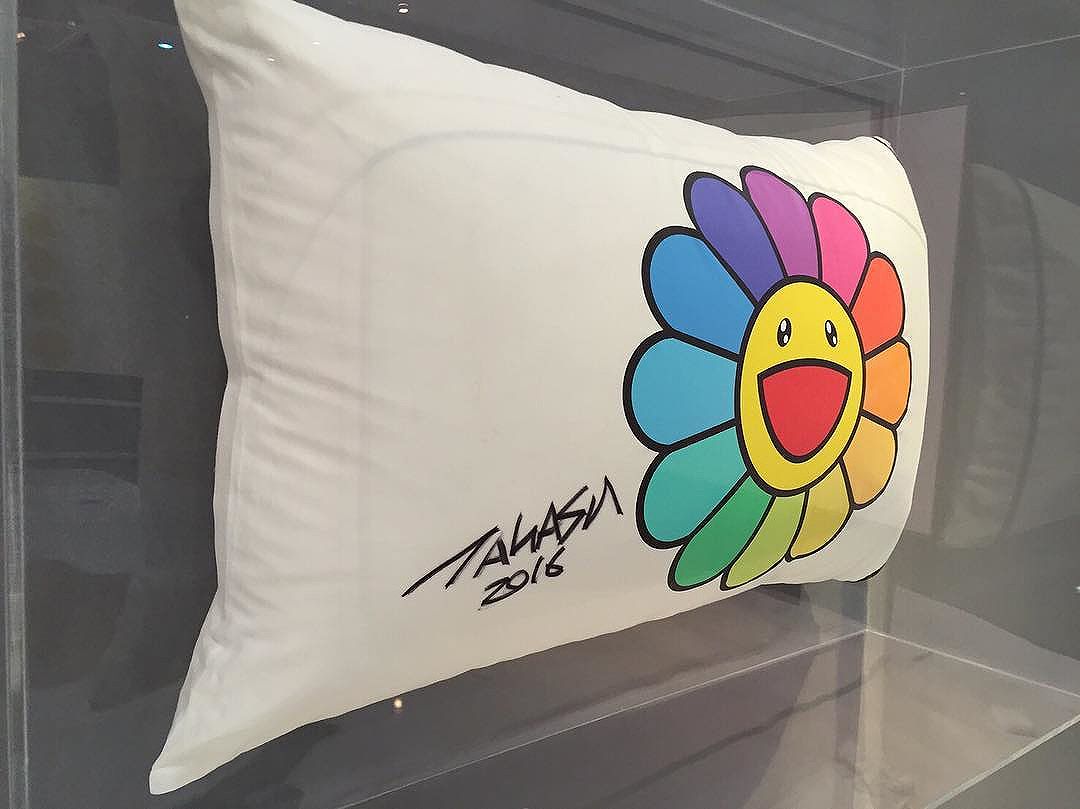 TOP Instagram Sep 29, 2016 9:45am Curated by T.O.P 
TO SLEEP、OR NOT TO SLEEP-THAT IS THE QUESTION.
signed in English and dated 2016、framed
T.O.P personal pillow、silkscreen、acrylic box

#TTTOPxSothebys 
#TakashiMurakami
Sothebys.com/tttop