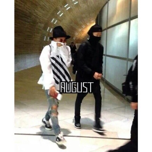 More pictures Gdragon Paris Airport returning to Seoul 20140527...