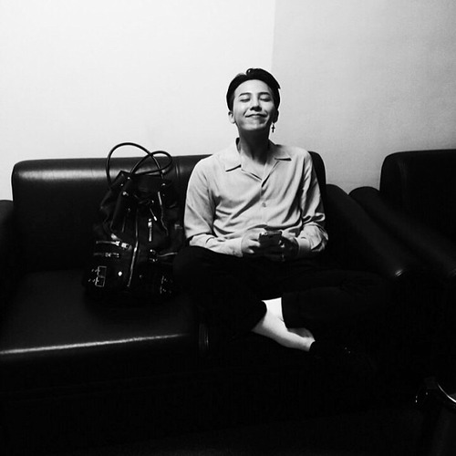 GDs instagram update 20140531: Waiting for the show to start...