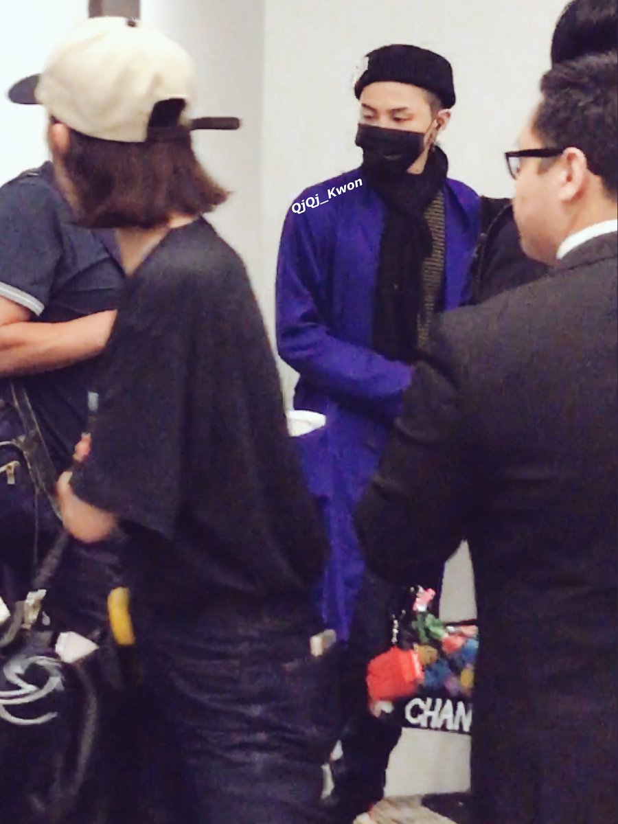 G-Dragon arrival in Singapore from Seoul 2017-06-23 (3)