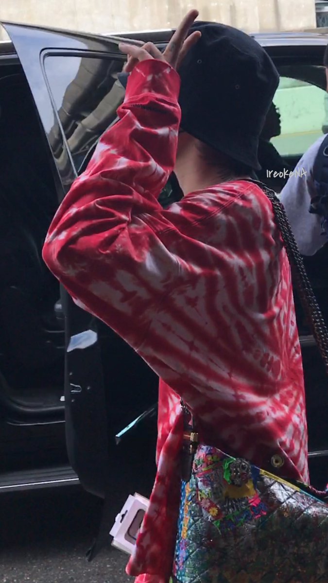 2017-07-10 G-Dragon arrival in Seattle from Seoul (8)