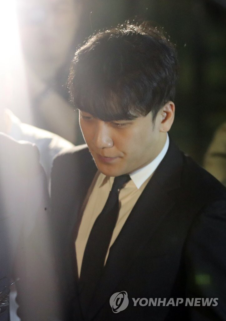 photos-seungri-leaving-the-police-station-detention-center-after-the-courts-dismissal-of-the-pre-trial-arrest-warrant-2019-05-14