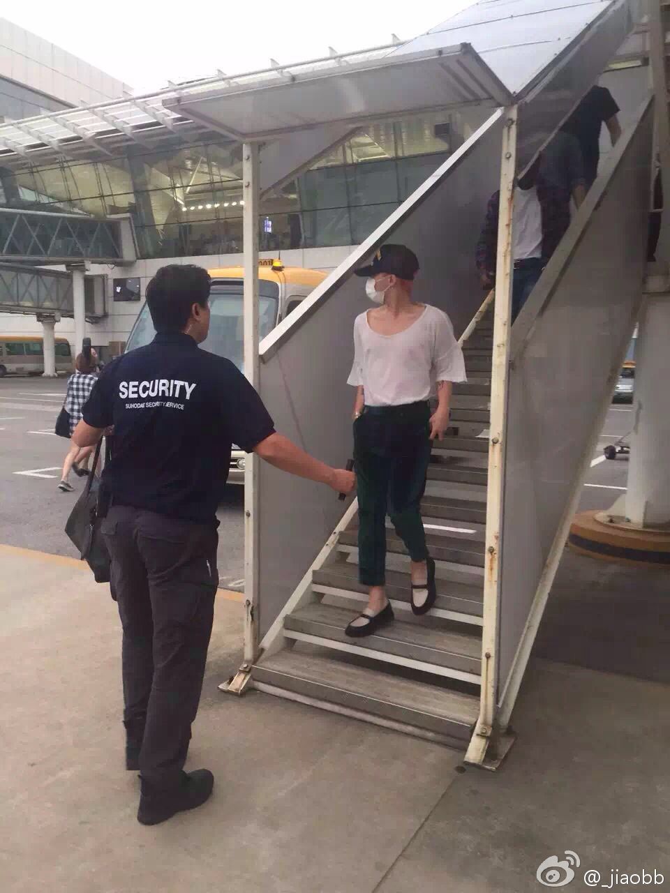 BIGBANG arrival Wuhan 2015-06-26 010.jpg