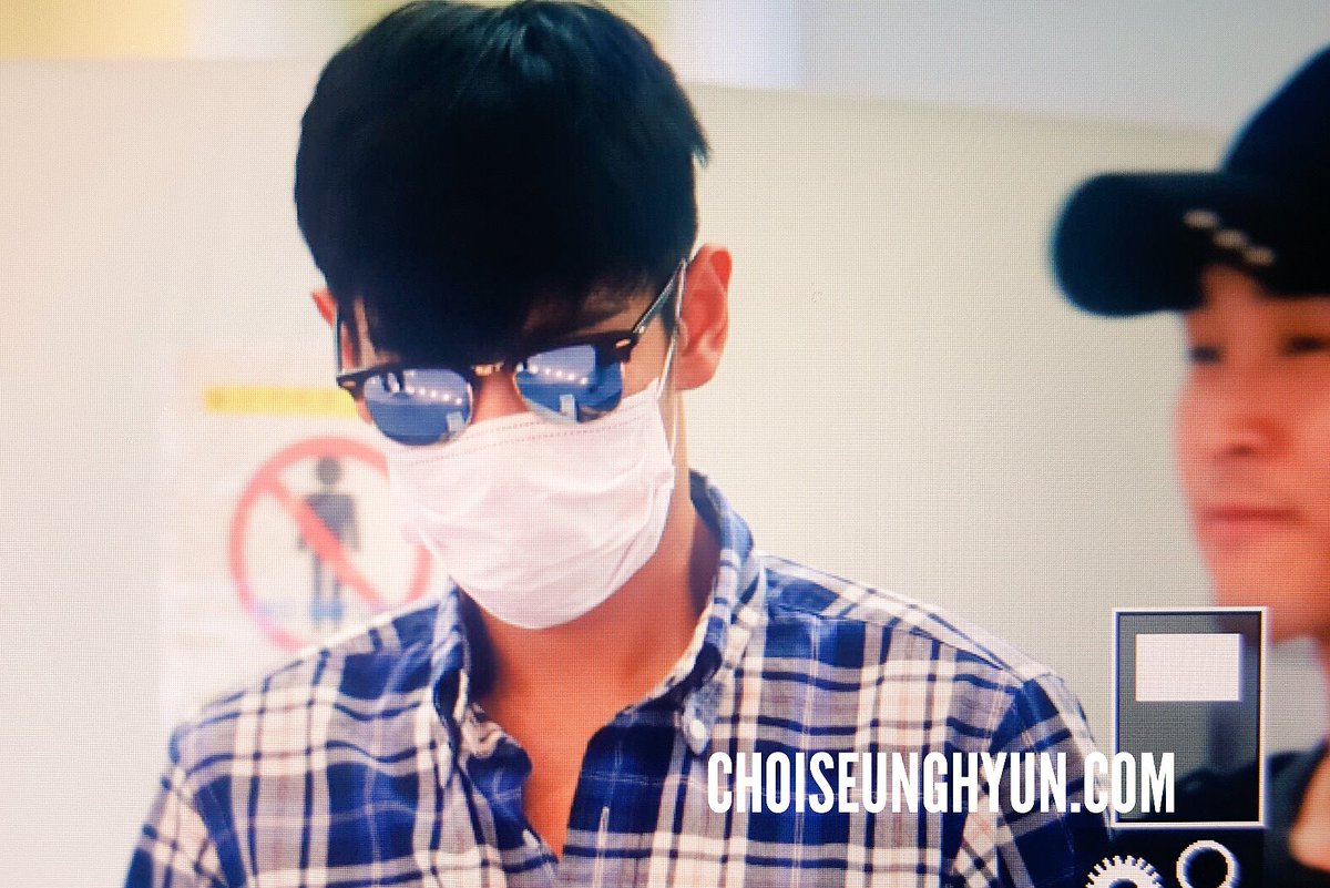 TOP arrival Seoul from Tokyo 2016-08-28 (4)