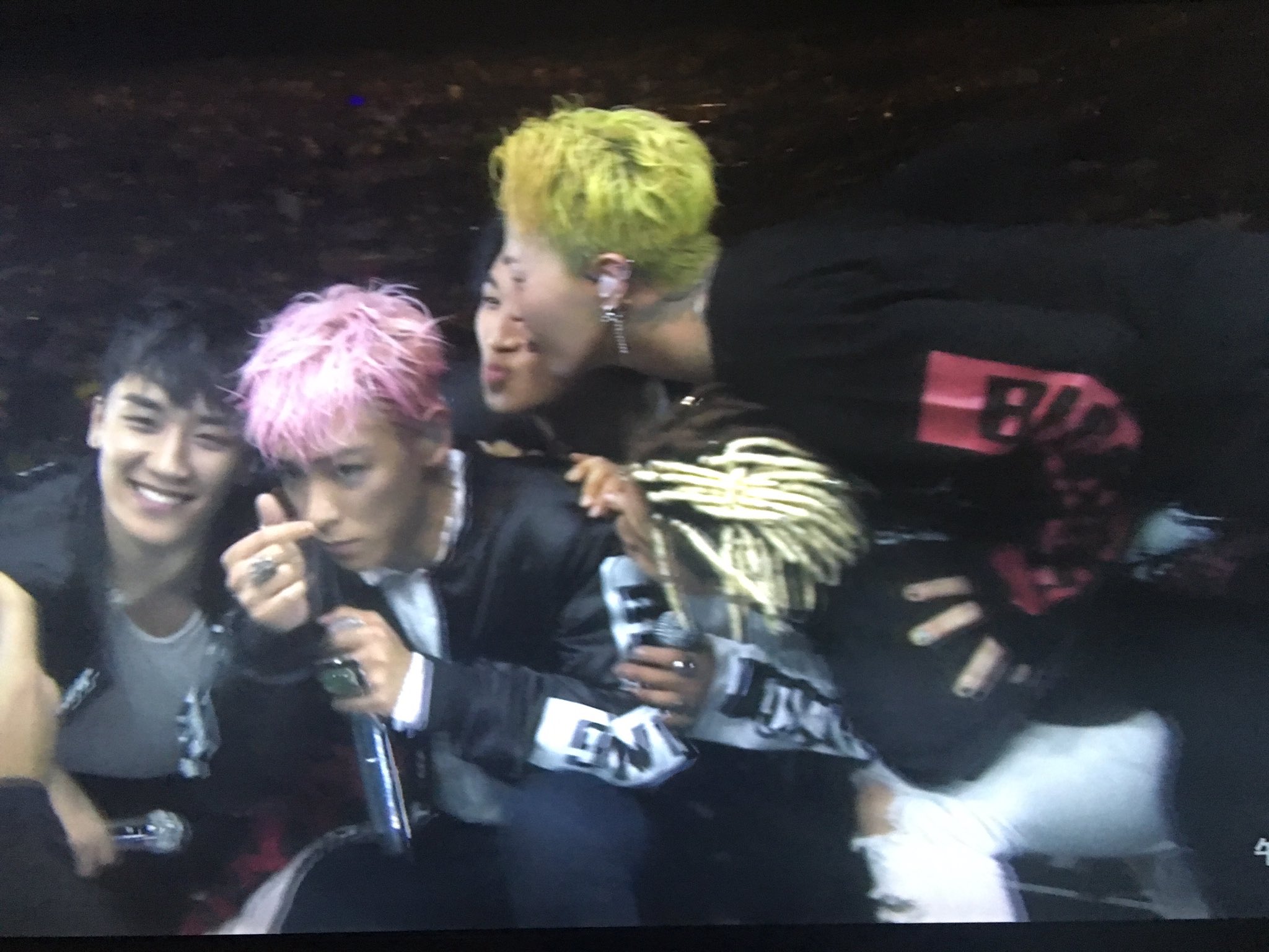 BIGBANG Osaka FINAL Japan Day 3 2016-12-29 Screencaps (8)